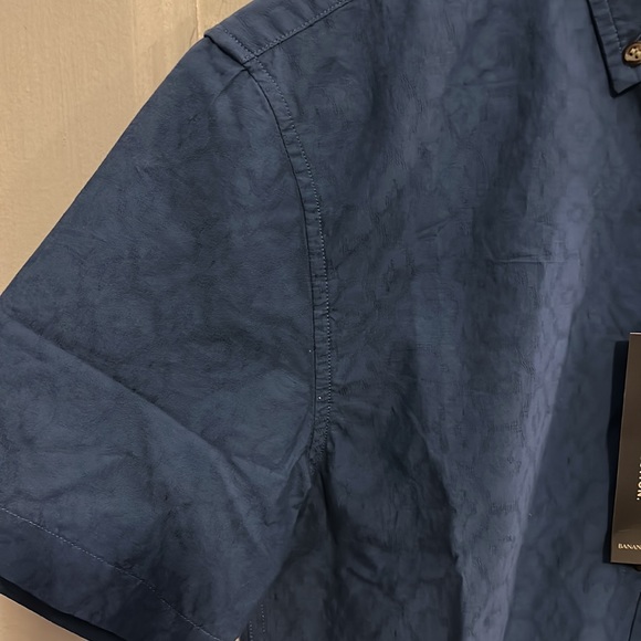 Navy banana republic button up tee - Picture 2 of 5